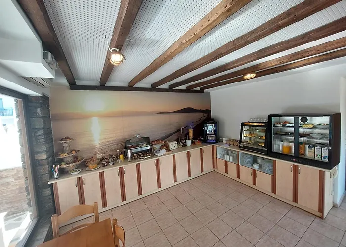 מלון דירות Agios Prokopios Hotel 3*