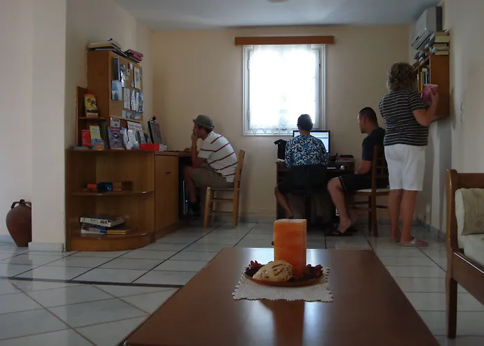 מלון דירות Agios Prokopios Hotel 3*